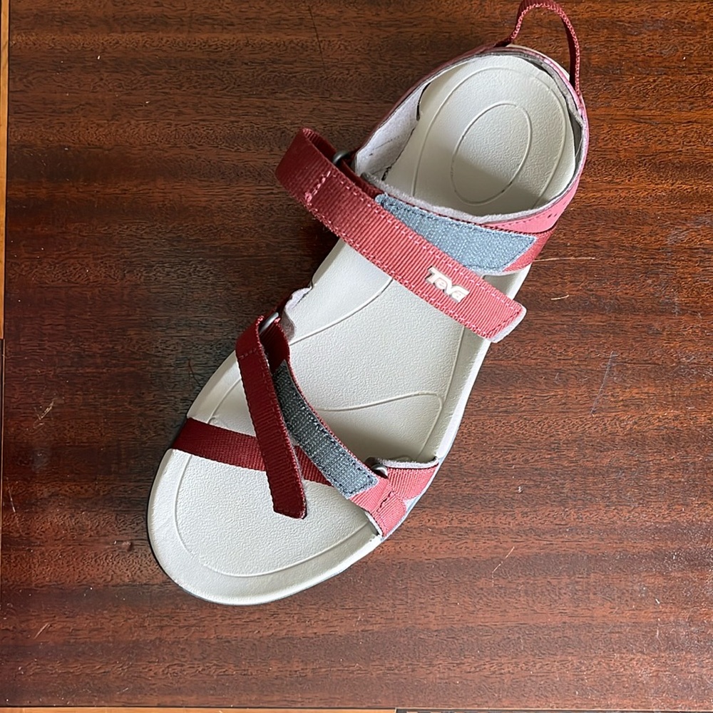 New in Box - Teva W Verra Sandals in Port - 8.5 - Picture 6 of 8